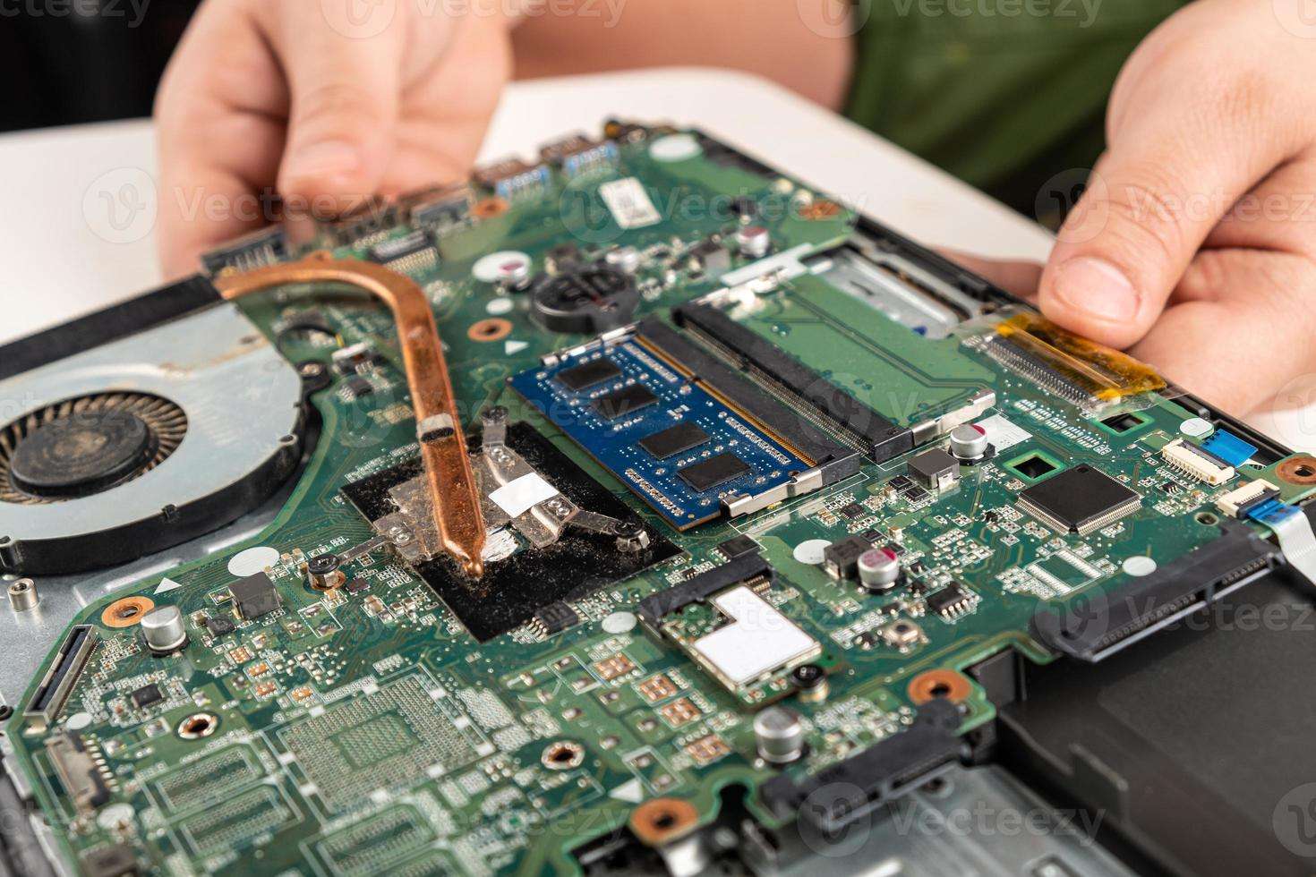 The Role of a Laptop Motherboard in Performance Optimization