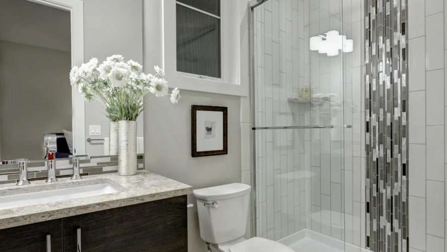 5 Creative Ways to Make a Small Bathroom Feel Spacious