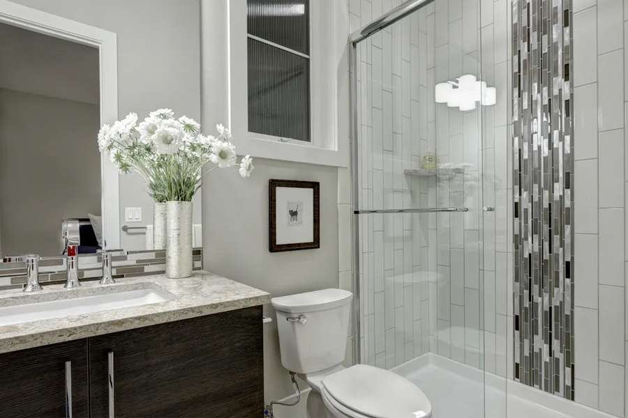 5 Creative Ways to Make a Small Bathroom Feel Spacious