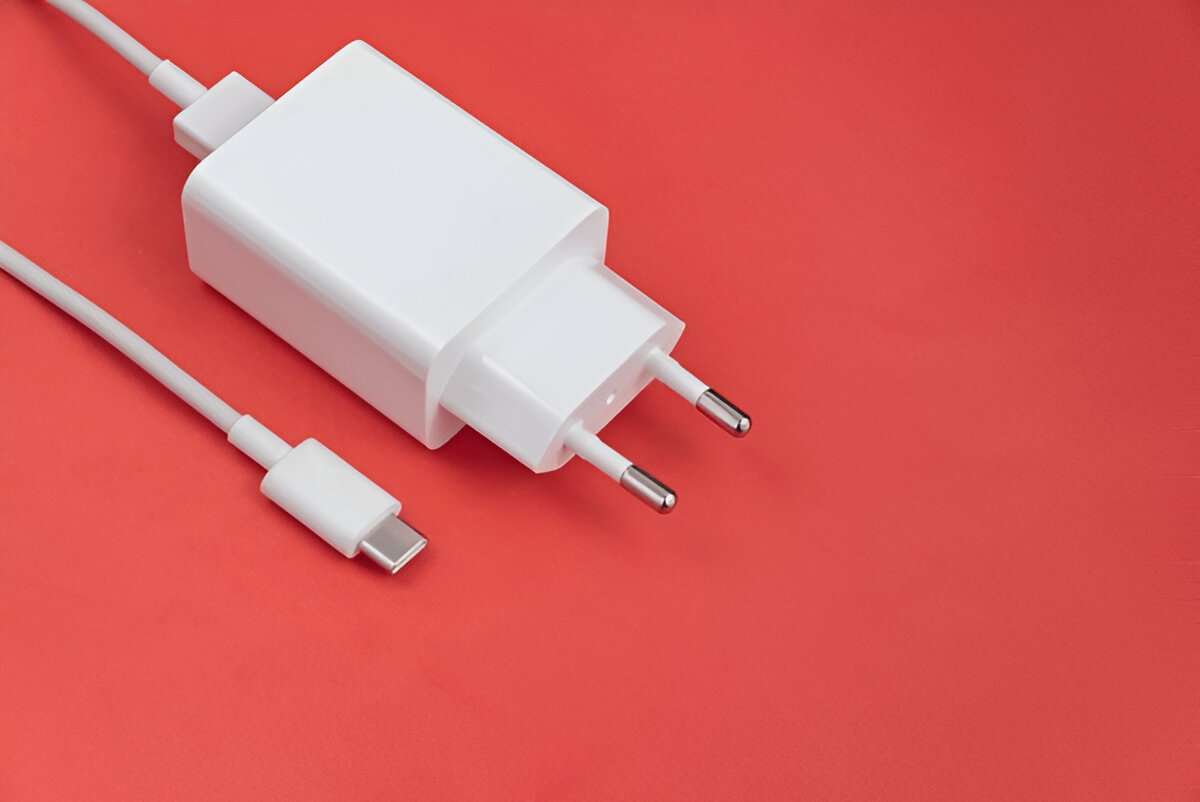 What Makes a Mobile Charger Compatible with All Devices?